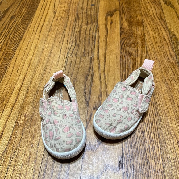 Toms flats size 5 - Picture 1 of 7